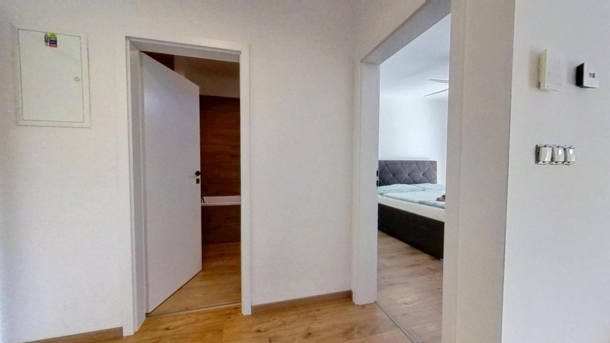 Air-Conditioned 2 Room Apartment, With Terrace, Rovinka 203 Eksteriør billede